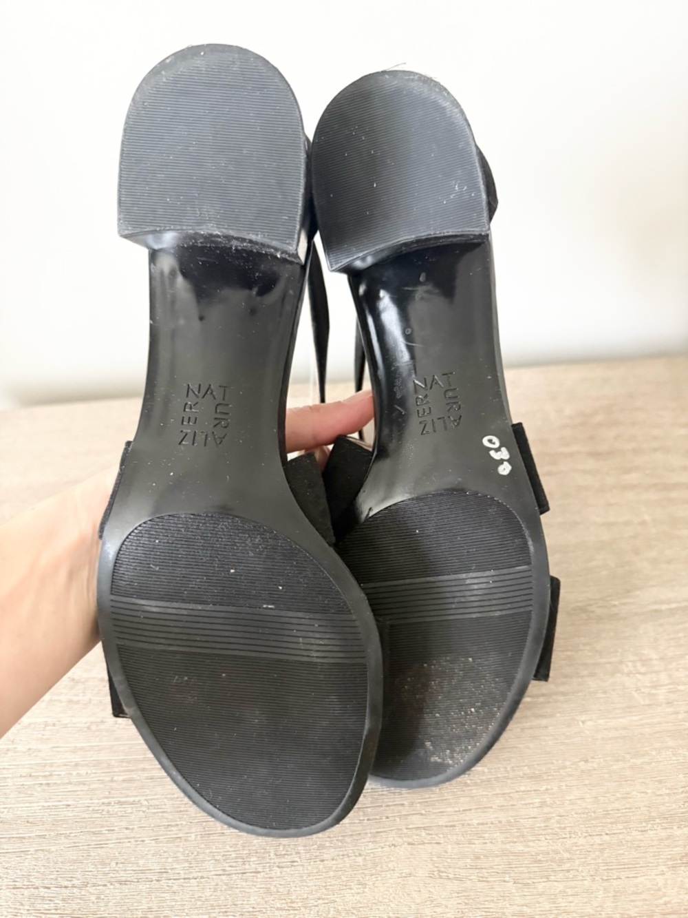 Naturalizer Adele Black Crisscross Block Heel Sandals Size 8.5 - Picture 7 of 7